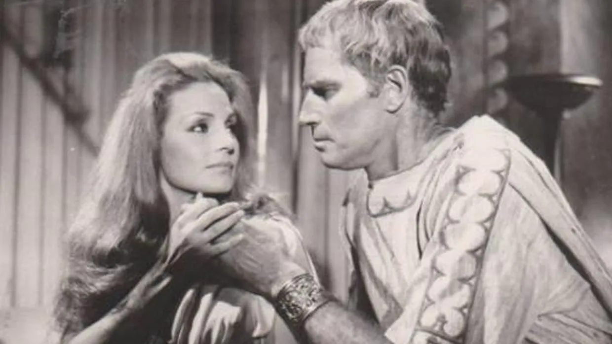Carmen Sevilla y Charlton Heston en «Marco Antonio y Cleopatra» (1972)