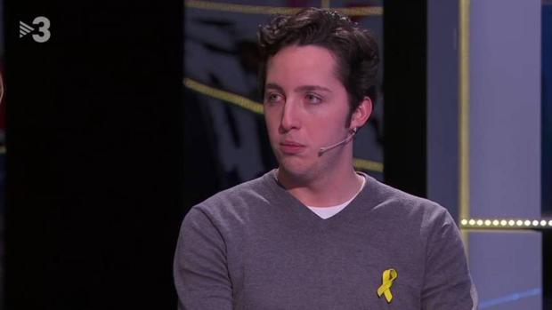 El Pequeño Nicolás reaparece en TV3 con un lazo amarillo