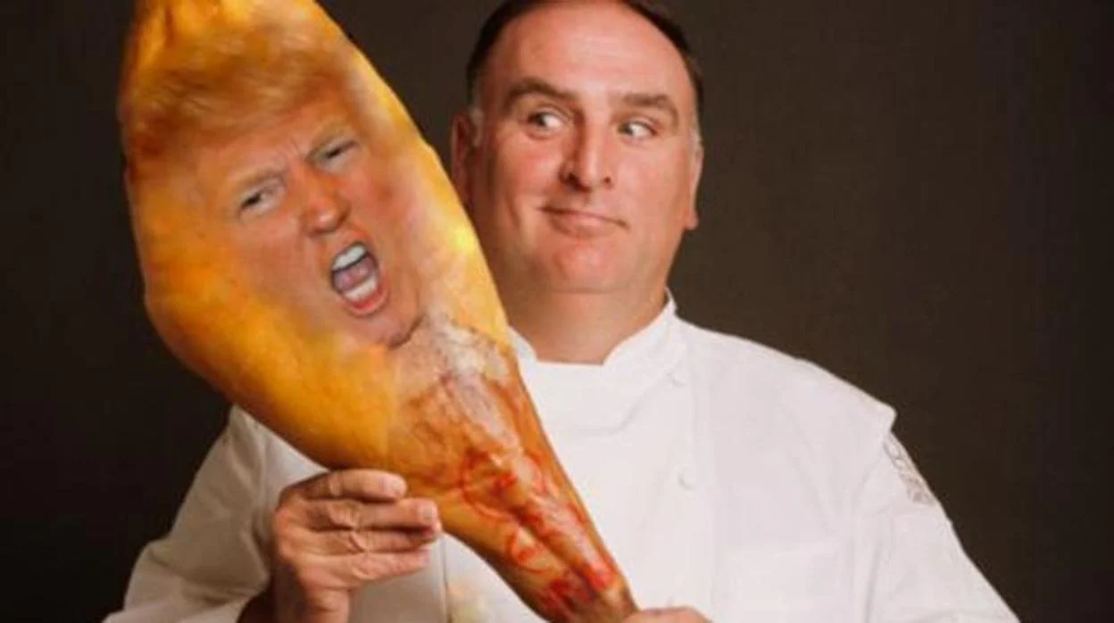 El cocinero José Andrés sostiene una pata de jamón con el rostro de Donald Trump