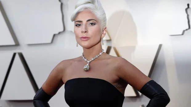 Lady Gaga intenta imitar a Audrey Hepburn en los Oscar