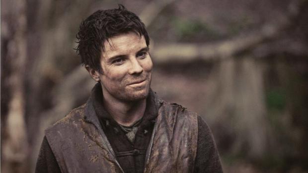 Joe Dempsie alimenta una teoría sobre quién es la  madre de Gendry