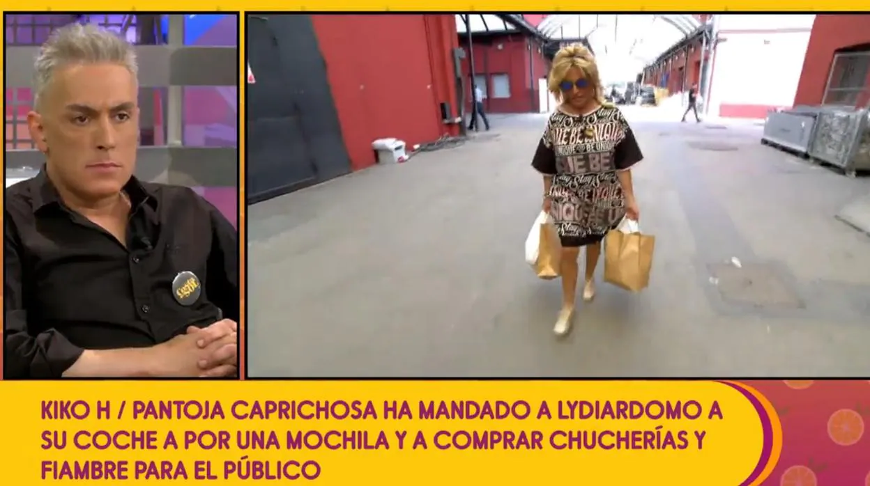 Kiko Hernández observando como Lydia Lozano regresa del supermercado con el embutido