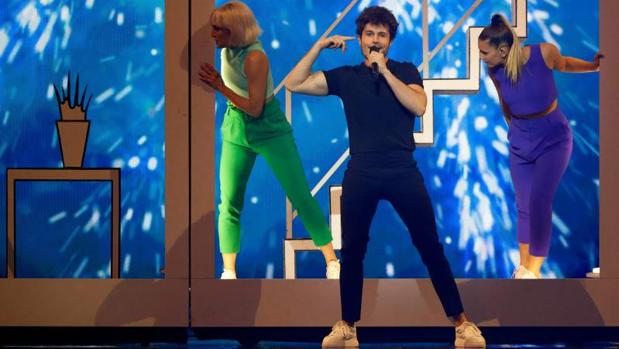 El vídeo viral de Miki cantando «Aquí no hay quien viva» en el escenario de Eurovisión