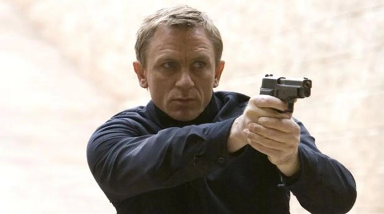 Daniel Craig interpretando el papel de James Bond