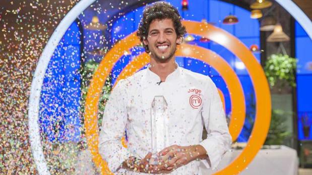 Críticas a Jorge Brazález, ganador de «MasterChef 5», por incitar a comer comida caducada