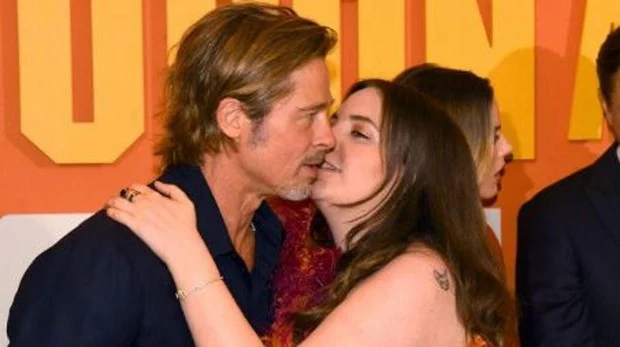 La actriz que le ha robado un beso a Brad Pitt