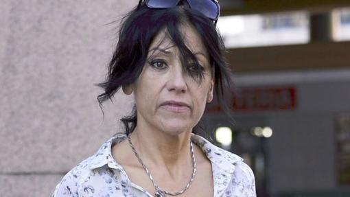 Maite Galdeano atendiendo a los medios