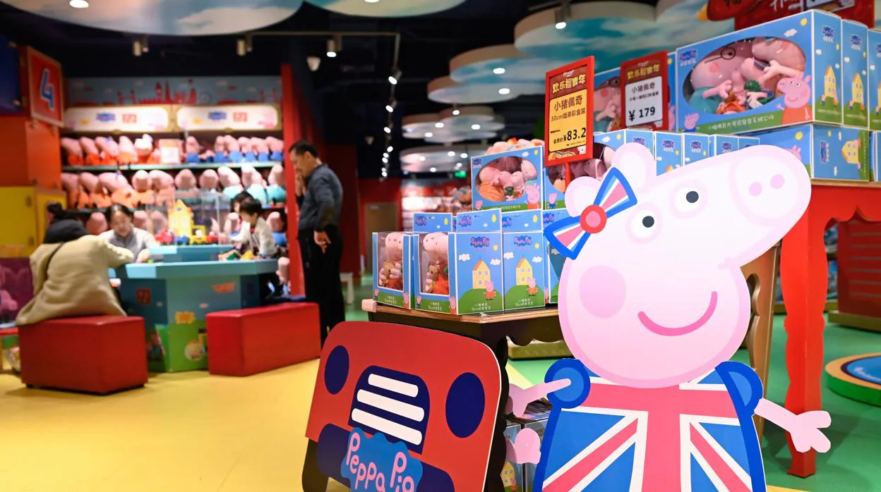 Peppa Pig no solo triunfa por el mundo en televisión. En la imagen, una tienda de Pekín dedicada al personaje