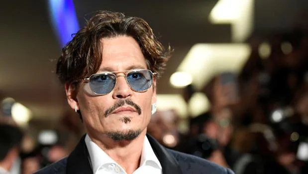 Pantano discreción gloria La Mostra se despide con Johnny Depp dentro del uniforme del poder