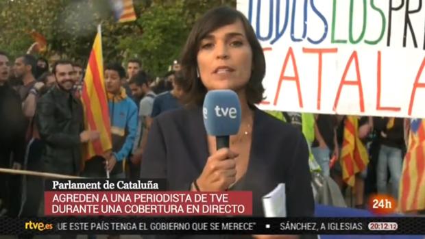 Agreden a una reportera de TVE durante las protestas frente al Parlament en la Diada