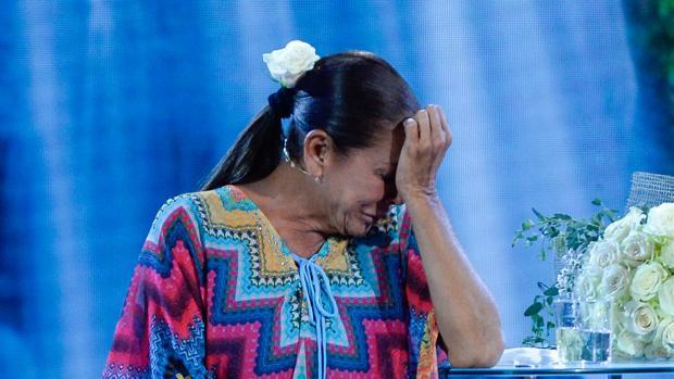La desesperada llamada en directo de Isabel Pantoja llorando: «Tiene que estar pasándolo muy mal»