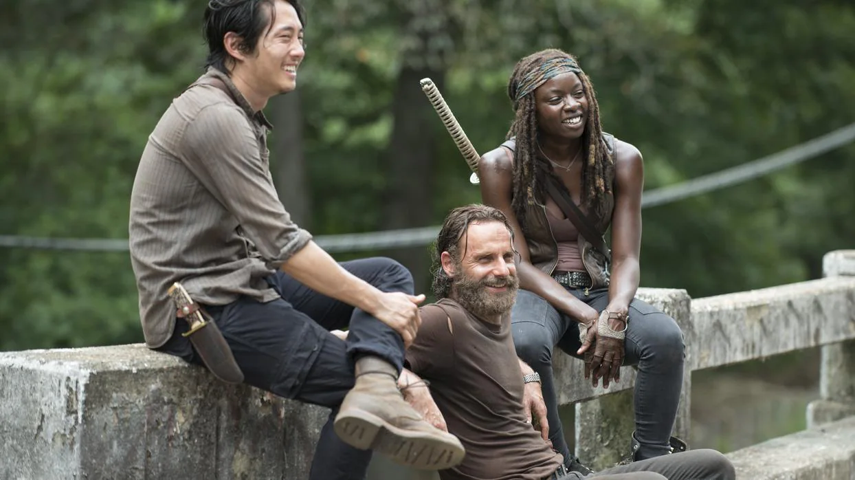 Glenn (Steven Yeun), Rick (Andrew Lincoln) y Michonne (Danai Gurira), en «The Walking Dead»