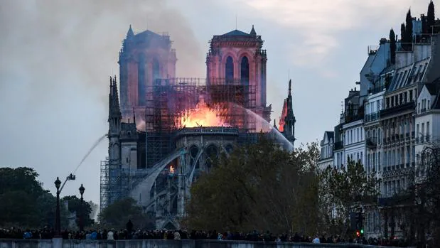 El incendio de Notre Dame inspira una serie al estilo «Chernobyl»