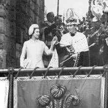 «The Crown» estrena Reina, Olivia Colman: «Isabel II es extraordinaria, yo ya me habría jubilado»