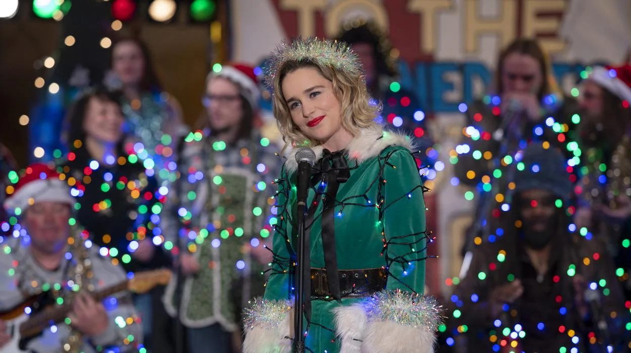 Emilia Clarke protagoniza la comedia romántica que da vida al clásico navideño «Last Christmas»
