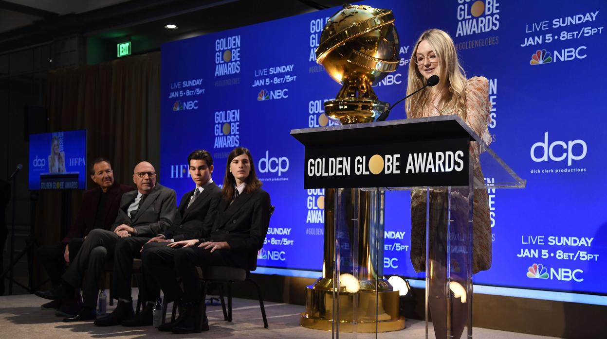 Dakota Fanning, durante la lectura de las nominaciones a los Globos de Oro