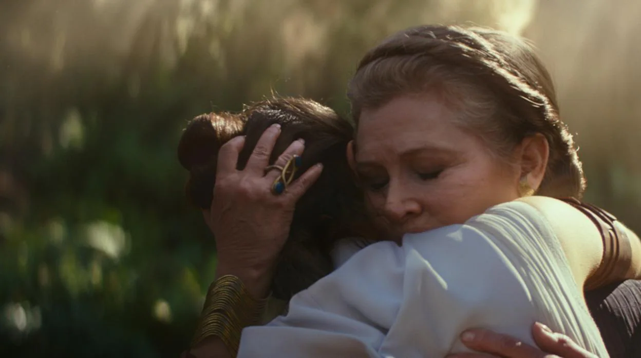 Leia Organa (Carrie Fisher) y Rey (Daisy Ridley) en Star Wars: El ascenso de Skywalker
