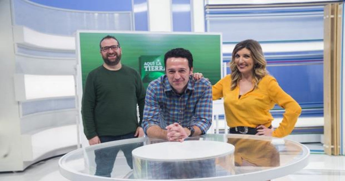 Jacob Petrus y los reporteros del programa