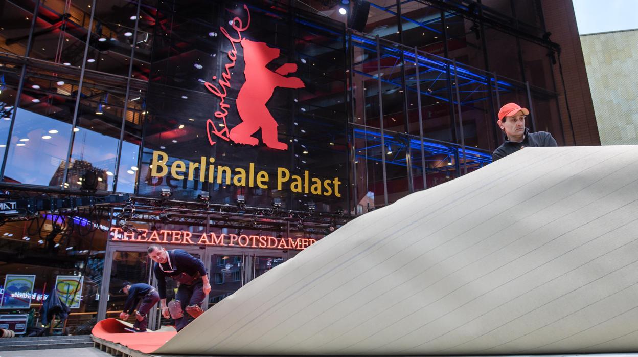 Preparación de la alfombra roja de la Berlinale
