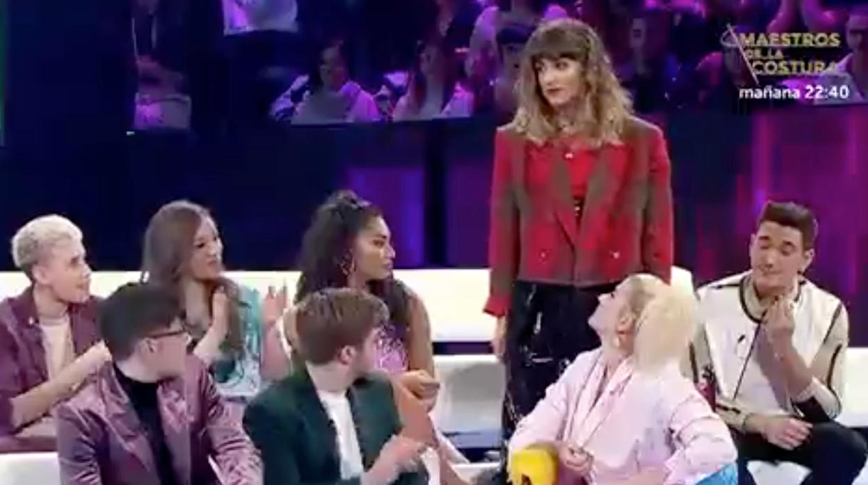 Los compañeros aplauden a Maialen por su decisión mientras Bruno llora