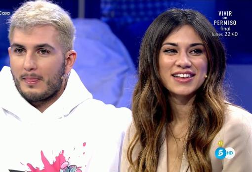 El cantante, con Lorena, cuya madre María es fan del madrileño