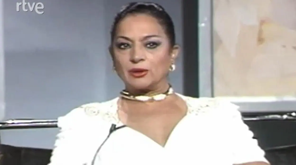 Lola Flores, durante su intervención en el debate de Televisión Española «La clave»