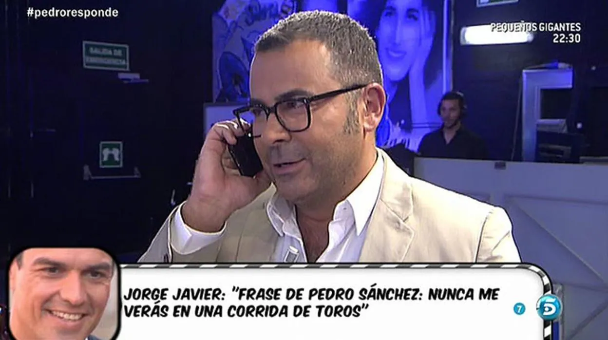 Jorge Javier Vázquez atiende a Pedro Sánchez al teléfono en 2014