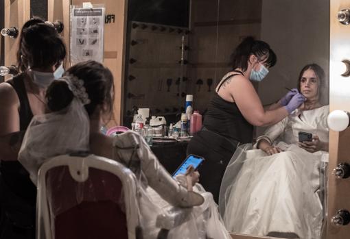 Elena Furiase, en el camerino antes de rodar «Vampus Horror Tales»