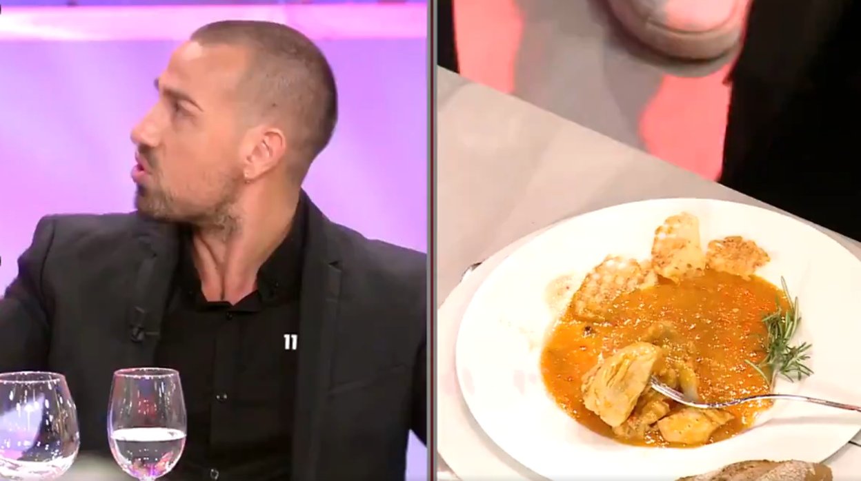 El colaborador de «Sálvame», durante el cocinado