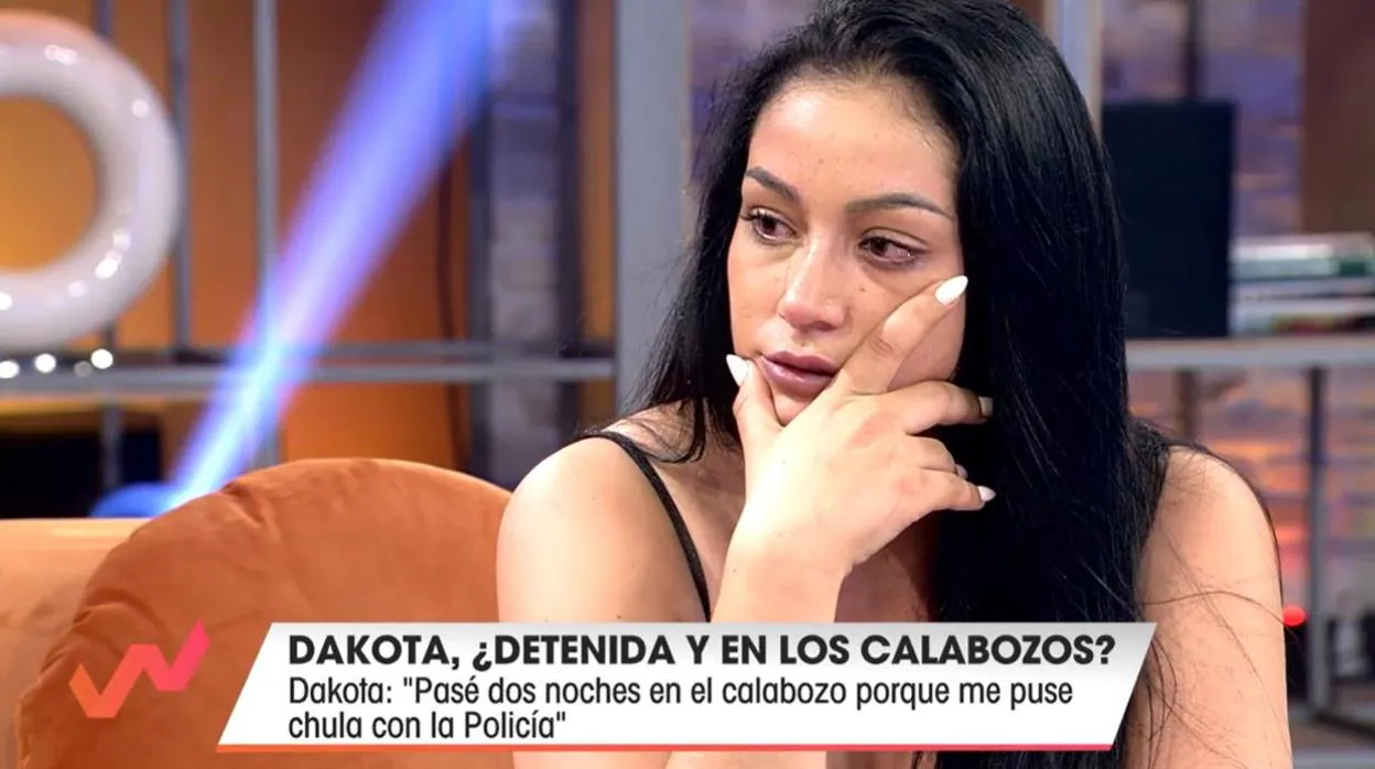 Dakota Tarraga, exconcursante de «Supervivientes», en «Viva la vida», el programa de Telecinco presentado por Toñi Moreno al que acudió junto a su madre para contar su detención el anterior fin de semana