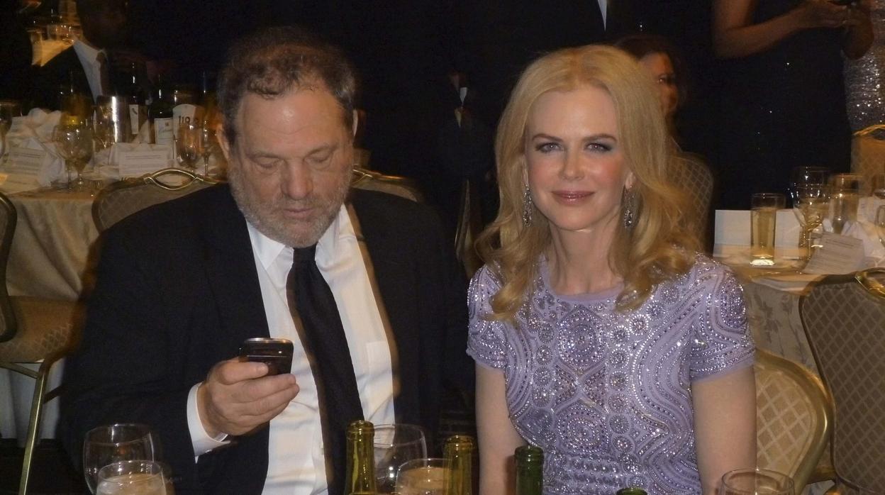 Harvey Weinstein y Nicole Kidman, en una imagen de 2013, en la cena anual que organiza la asociación de periodistas de la Casa Blanca