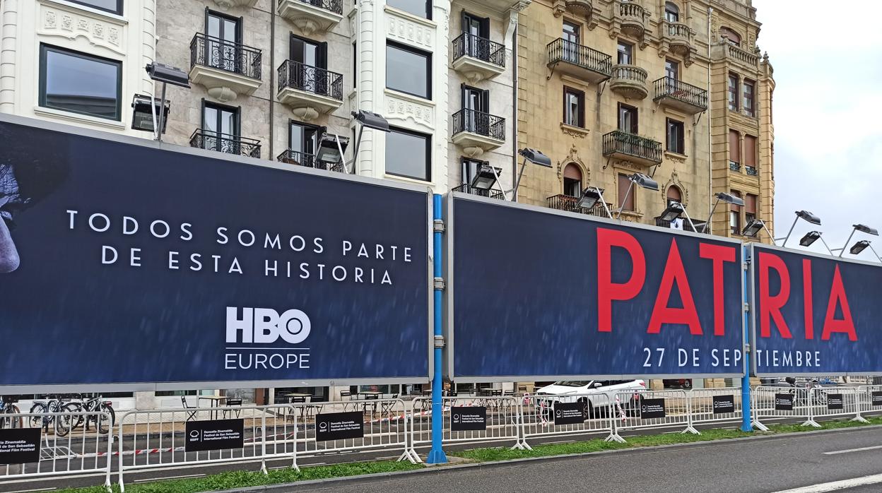 Cartel de Patria en el Festival de San Sebastián
