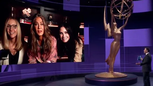 El inesperado reencuentro del trío femenino de «Friends» en los Emmy