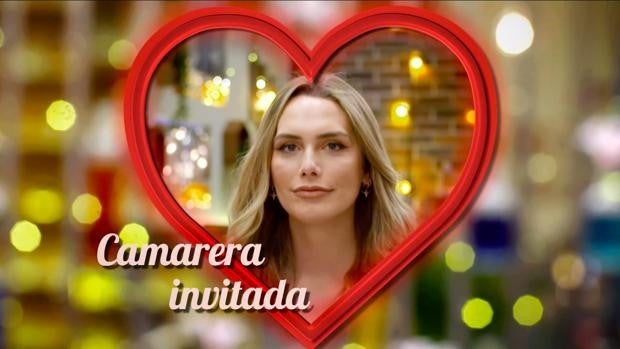 La pileña Ángela Ponce, la camarera invitada del televisivo 'First dates'