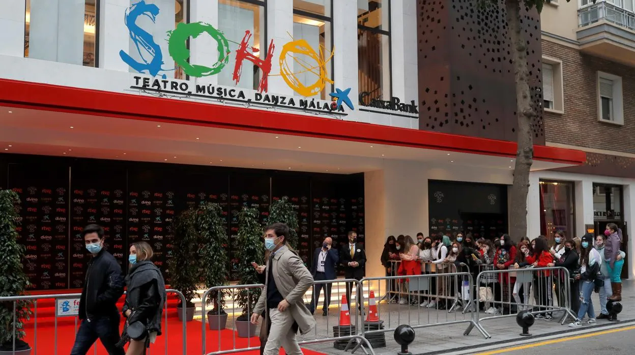 Exteriores del Teatro Soho de Málaga, donde se celebra la 35 edición de los premios Goya