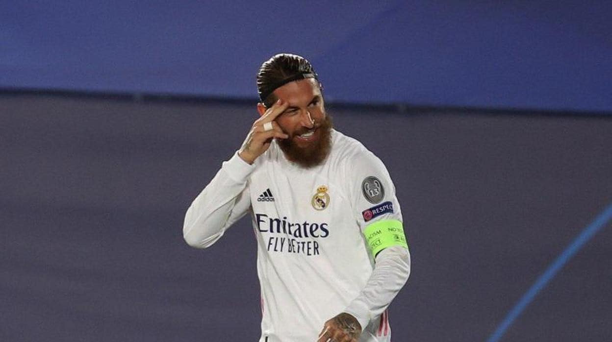 Sergio Ramos celebrando un gol con la camiseta del Real Madrid