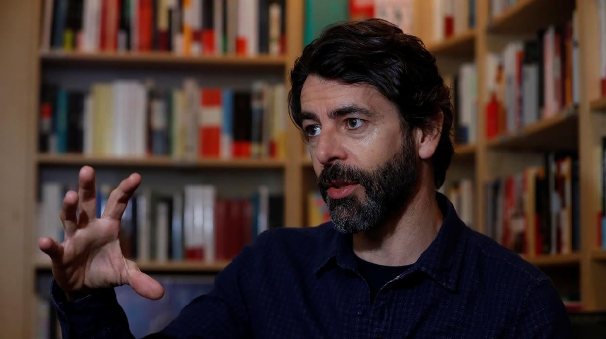 Eduardo Noriega en la librería 'Ocho y medio' de Madrid