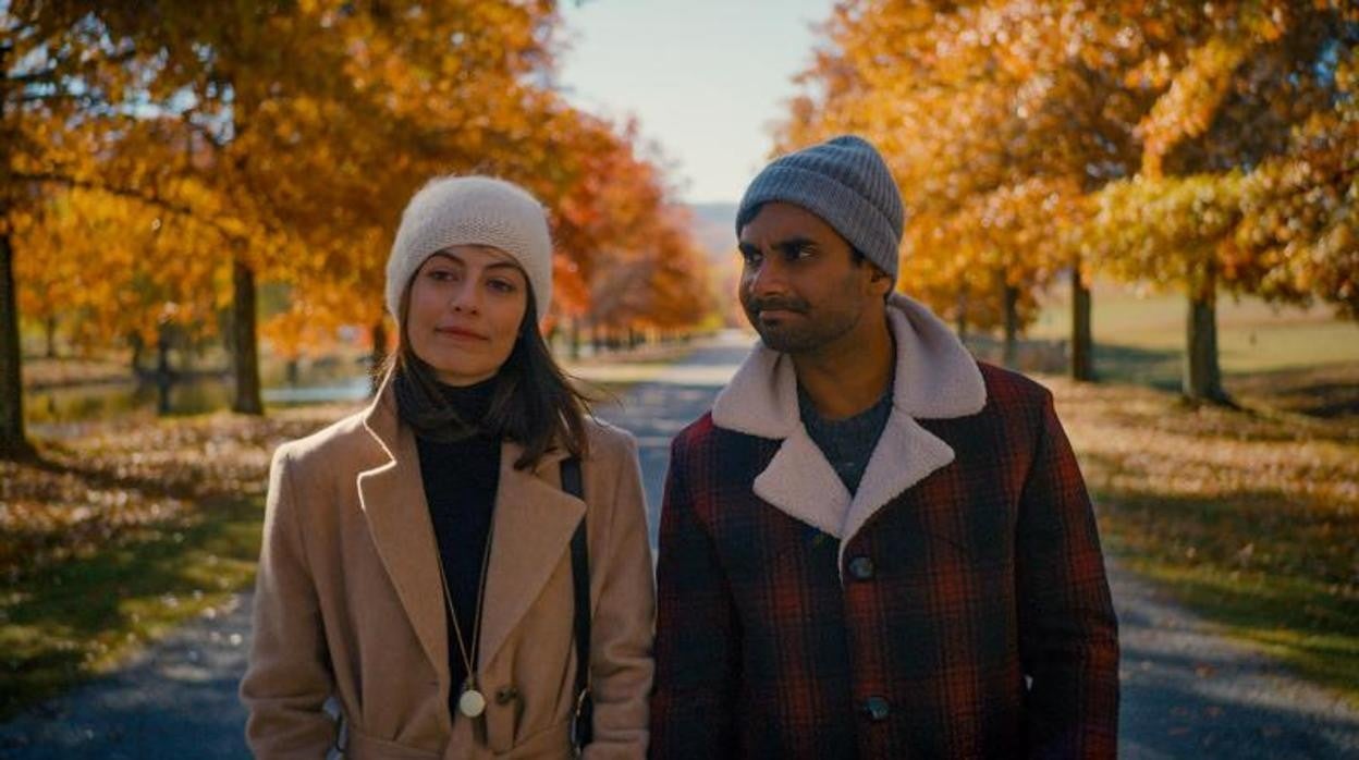 Alessandra Mastronardi y Aziz Ansari, en la segunda temporada de 'Master of none', estrenada en 2017