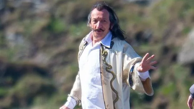 Así luce Ben Kingsley como Salvador Dalí en la película biográfica sobre el pintor