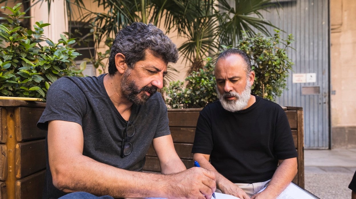 Alberto Rodríguez y Javier Gutiérrez, en la preparación de 'Modelo 77'