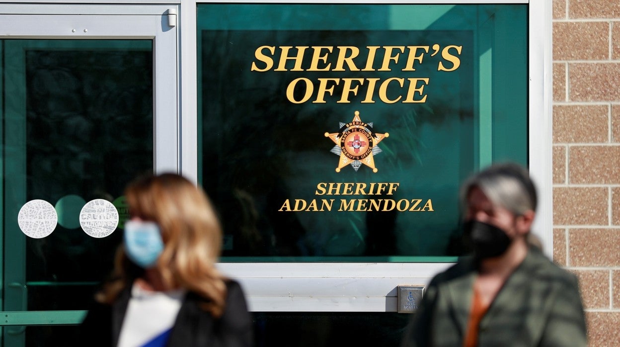 La oficina del sheriff de Santa Fe investiga lo ocurrido en el rodaje de 'Rust'