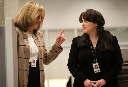 Beanie Feldstein y Sarah Paulson, en 'El caso Lewinsky'