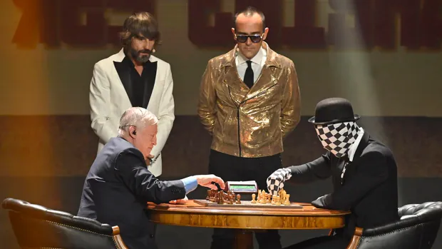 Anatoly Karpov mide la verdadera fuerza ajedrecística de Rey Enigma en la final de 'Got Talent'