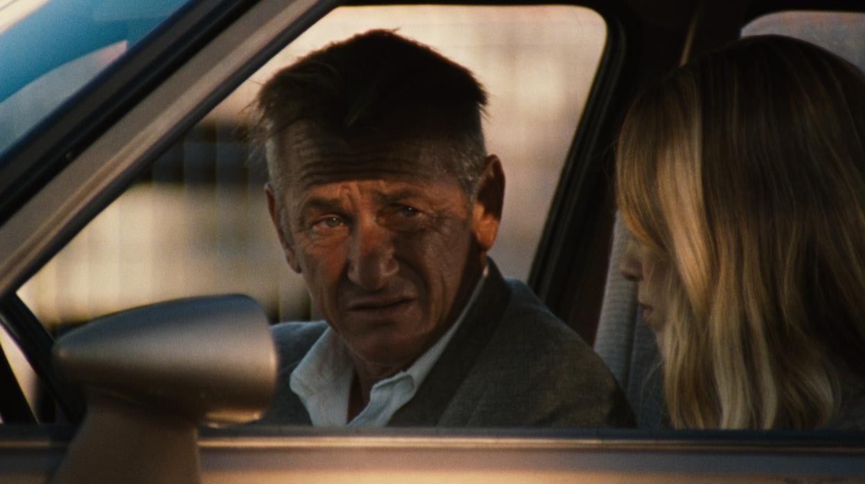 Dylan Penn y Sean Penn , en 'El día de la bandera'