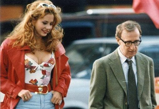 Mira Sorvino y Woody Allen, en 'Poderosa afrodita' (1995), la película por la que la actriz ganó el Oscar