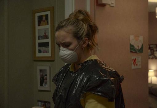 Jodie Comer interpreta a una trabajadora de una residencia de ancianos durante la primera ola de la pandemia en la película británica 'Help'