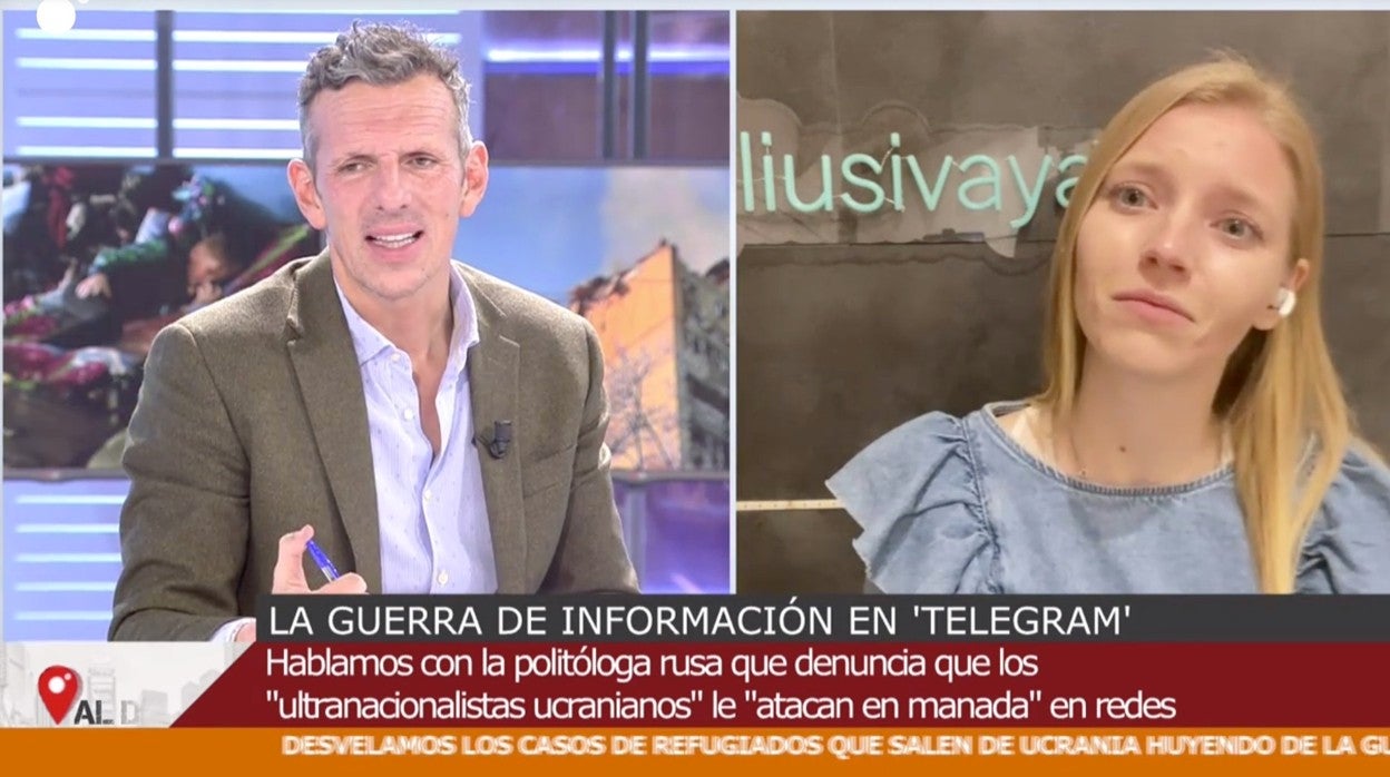 Joaquín Prat durante la entrevista a Liu Sivaya.