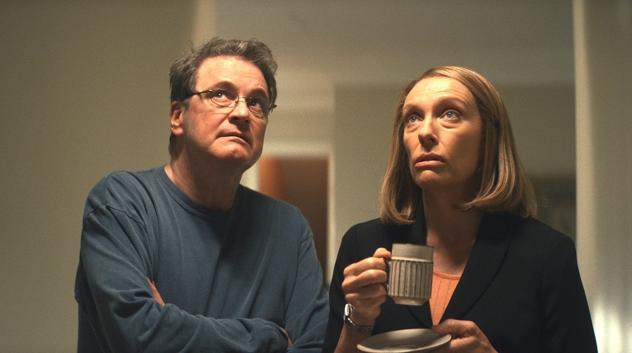 Colin Firth, en el papel del escritor Michael Peterson, y Tony Collette, que interpreta a su mujer