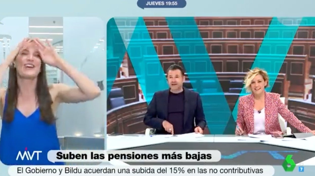 Cristina Pérez, reportera de La Sexta, no se dio cuenta que estaba en directo.