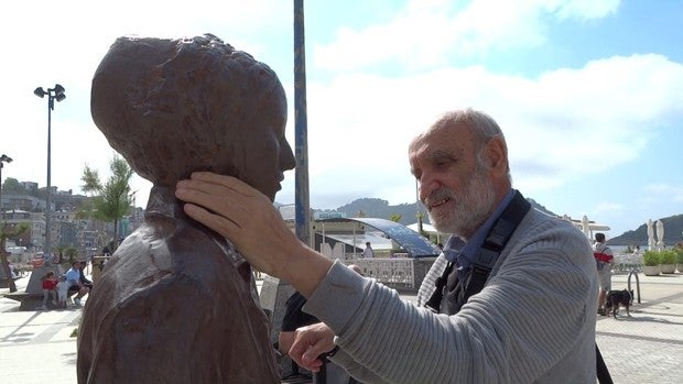 Rafael Alcázar, director ciego, apura su película sobre Clara Campoamor